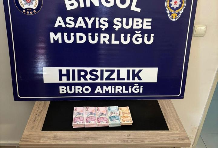 Bankta unutulan cep telefonunu alan şüpheli, yakalandı