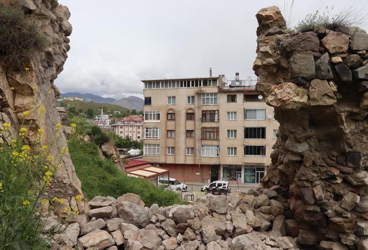 Urartular tarafından inşa edilen Oltu Kalesi için restorasyon talebi