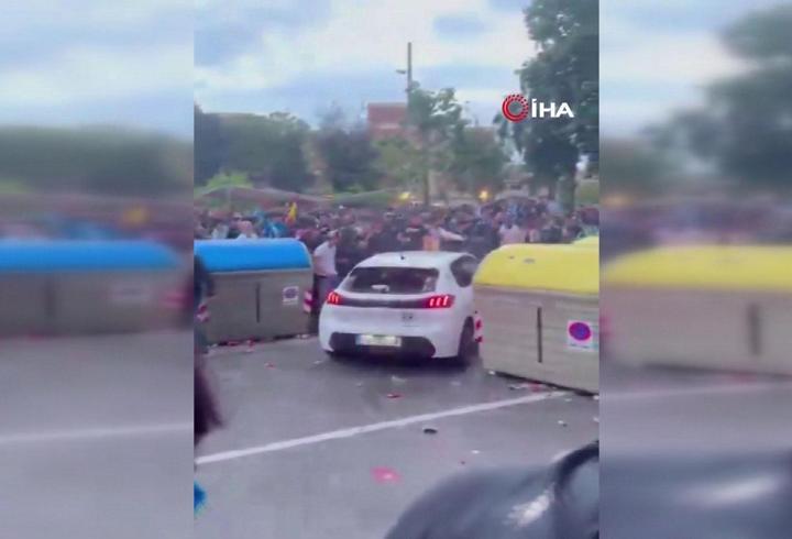 Barselona'da maç öncesi kaos yaşandı! Aracıyla tarafların arasına daldı: 13 yaralı