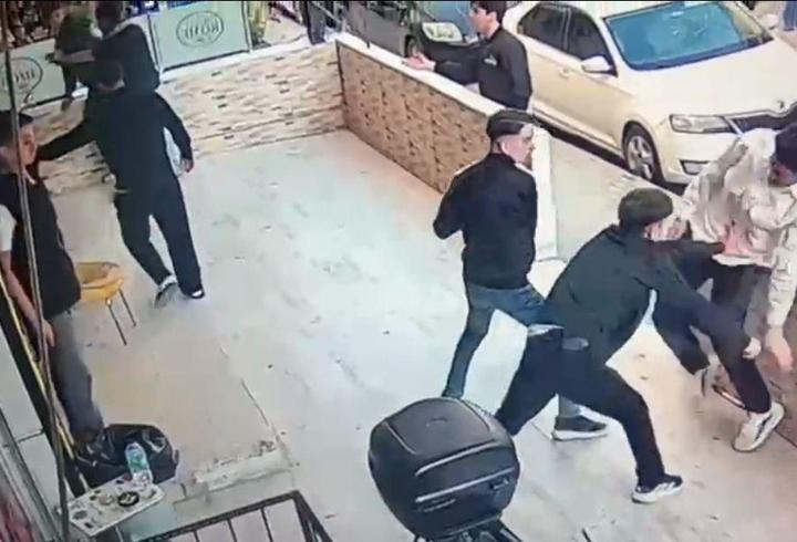 İstanbul - Avcılar’da internet kafede bıçaklı kavga kamerada