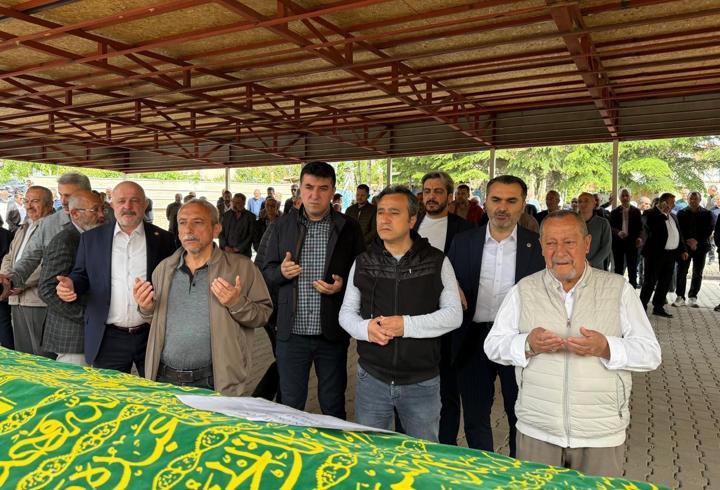 Derin dondurucuda parçalanmış cesedi bulunmuştu; toprağa verildi