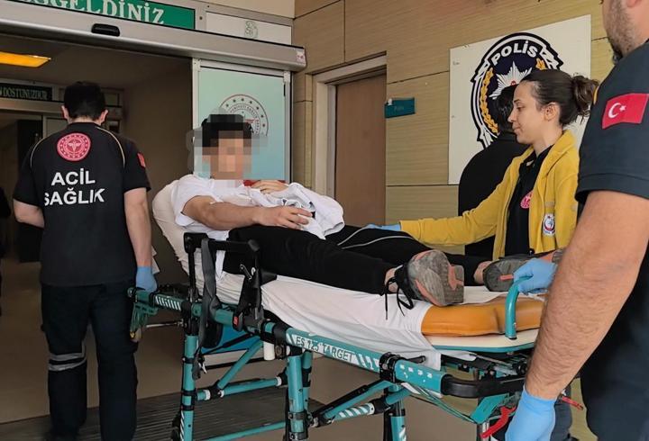 Arkadaşıyla şakalaşırken bıçaklandı