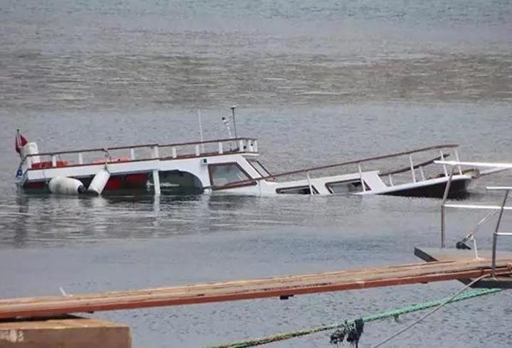 Nijerya'da yolcu teknesi battı: 37 ölü