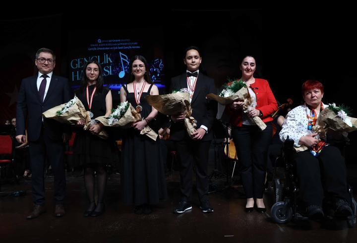 Gençlik Haftası’nda Antalya’da müzik dolu gece