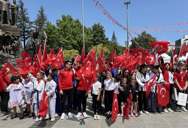 Uşak'ta 19 Mayıs coşkusu