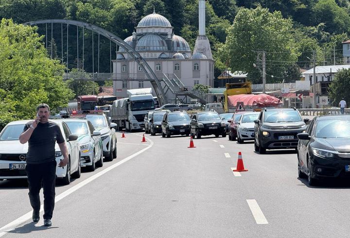 Kamyonet cipe arkadan çarptı; 2 yaralı
