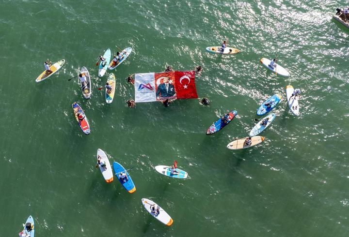 Mersin, havada, karada ve denizde 19 Mayıs coşkusu yaşadı