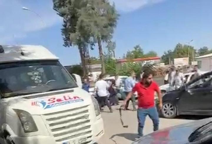 Adliye binası önünde akrabalar birbirine girdi: 5 yaralı