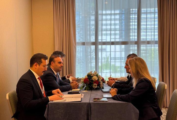 Bakan Kacır'dan Polonya'da Diplomatik Görüşmeler