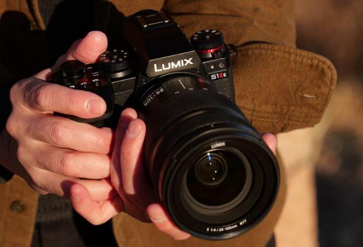 LUMIX S ailesi büyüyor