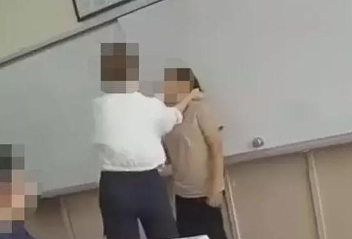 Kız öğrencisine şiddet uygulayan öğretmen serbest bırakıldı