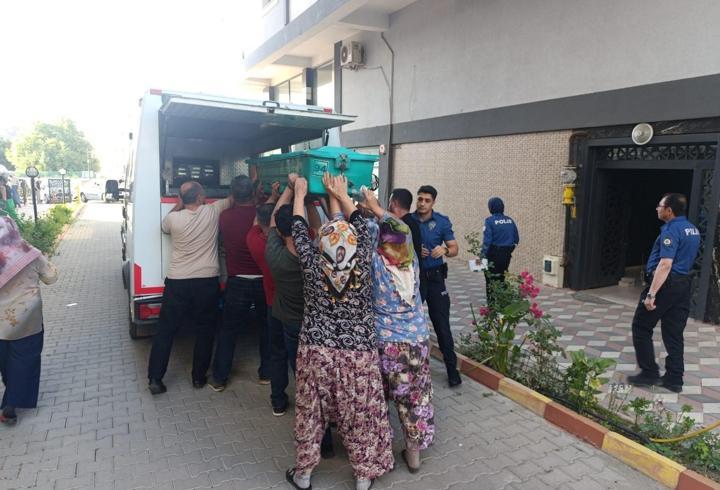 Emekli doktor evinde ölü bulundu