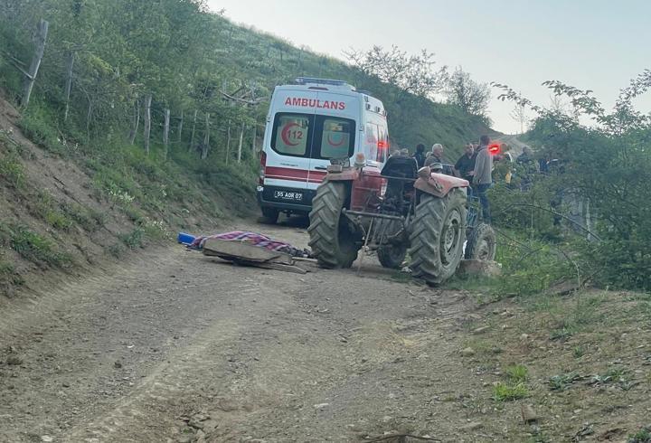 Samsun'da, devrilen traktörün sürücüsü öldü