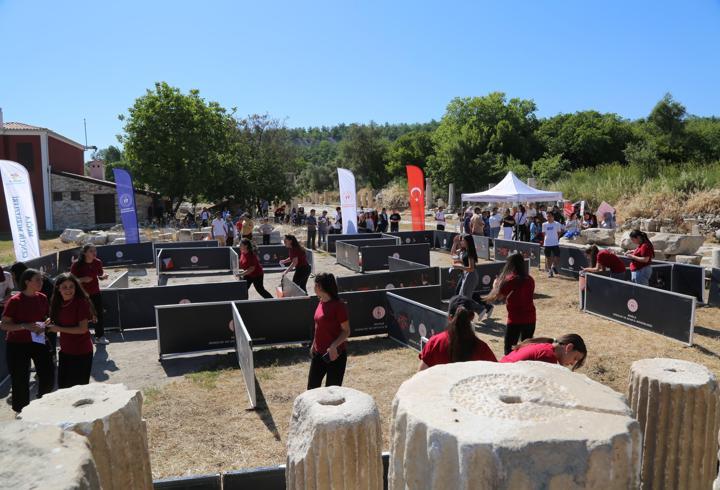 Antik kentte 'labirent oryantiring' etkinliği