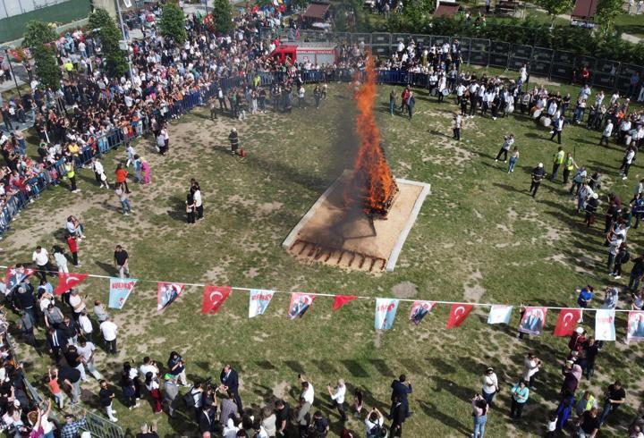 Kırklareli'de baharın habercisi Kakava ateşi yakıldı