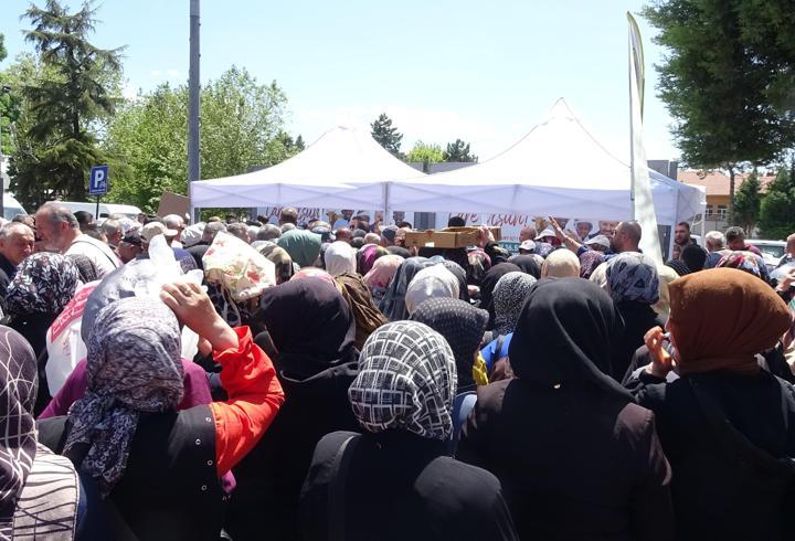 Fide dağıtımında izdiham