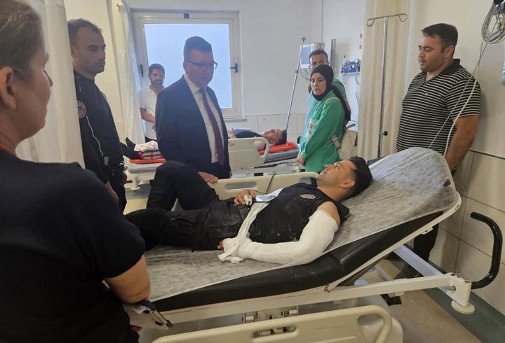 Yunus ekibi kaza yaptı, 2 polis yaralandı