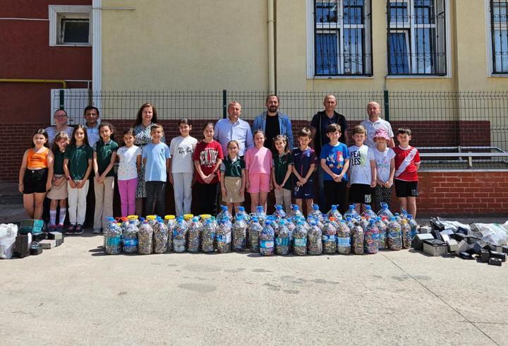 Edirne’de ilkokul öğrencileri 1 ton atık pil topladı