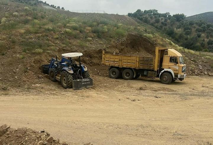 Aydın'da toprak kaydı; kepçe operatörü öldü