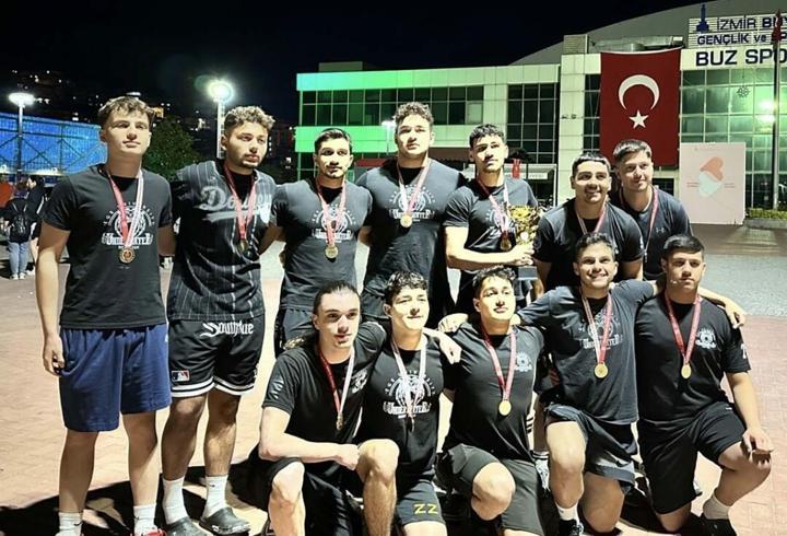 Ege Üniversitesi Sualtı Ragbisi takımlarından çifte şampiyonluk