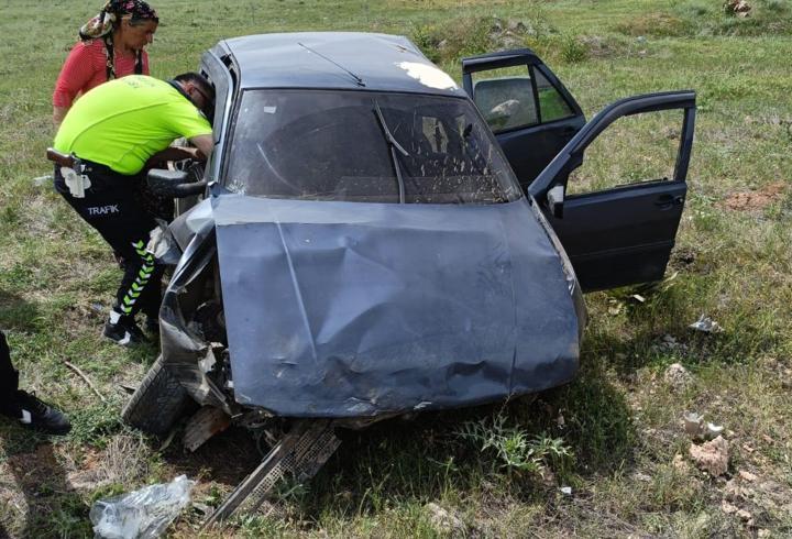Malatya'da devrilen otomobilin sürücüsü yaralandı