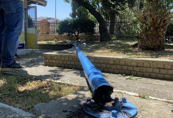 Aydın'da aydınlatma direği devrildi: 2 yaralı