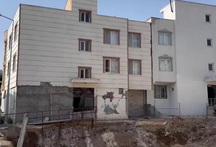 Çöken binada mahsur kalan adamı polisler sırtında taşıdı