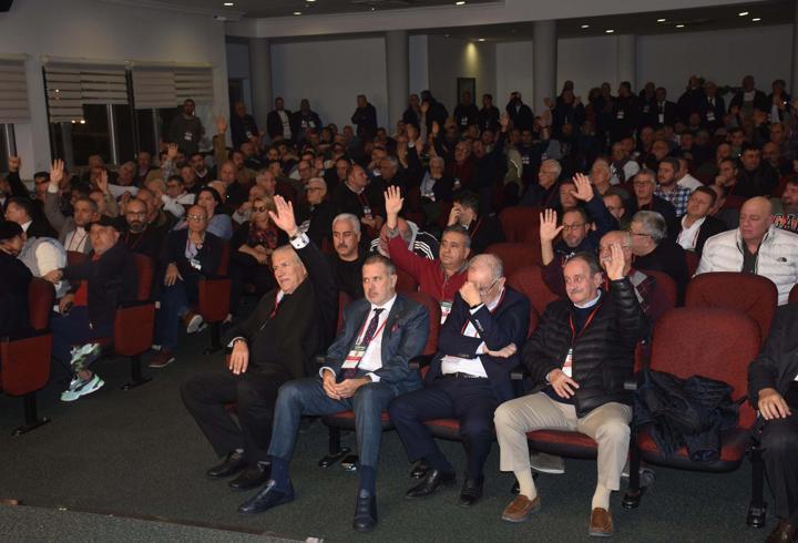 Karşıyaka'da adaysız kongre günü