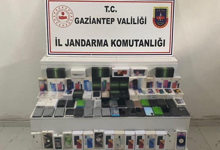 Gaziantep'te 89 gümrük kaçağı cep telefonu ele geçirildi
