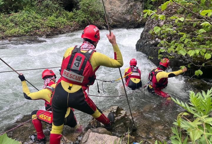 Uzungöl'de Dereye Düşen Faisal'ı Arama Çalışmaları
