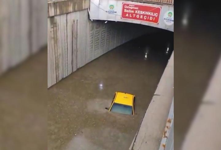 Malatya'da sağanak; altgeçitte mahsur kalan sürücüler kurtarıldı