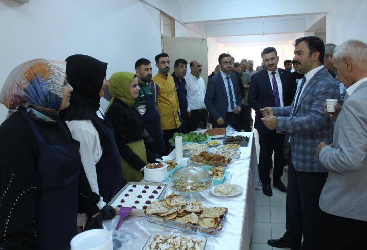 Kahta Halk Eğitim Merkezi yıl sonu sergisi açıldı