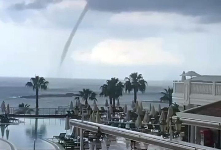 Antalya'da Denizde Oluşan Hortumlar Kamerada