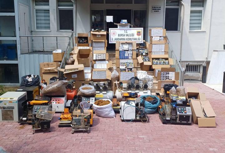 Bursa'da kaçak sigara üreten 4 şüpheliye gözaltı