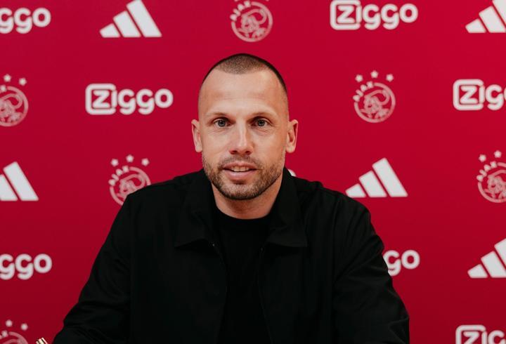 Ajax'ın yeni teknik direktörü John Heitinga oldu