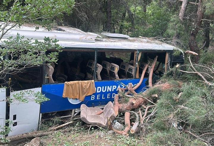Eskişehir'de midibüs şarampole uçtu: 28 yaralı
