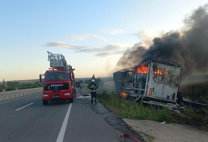 Devrilip alev aldı: Yanan TIR'ın şoförü 3 promil alkollü çıktı
