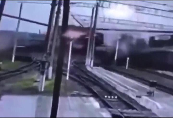 Rusya’da Facia: Köprü çöktü, araçlar enkaza düştü