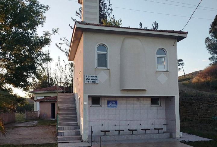 Gelibolu'daki köy camilerinde bayram temizliği