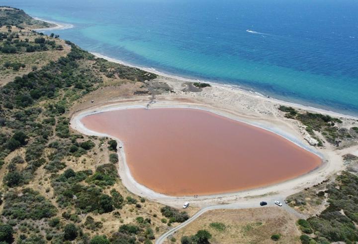 Çanakkale'de 'Kalpli Göl' Pembe Renkli