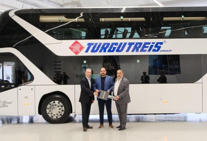 Türkiye’ye çift katlı otobüs getiriyor