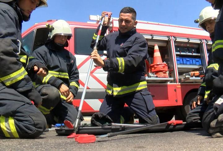 Hava ısındı, itfaiyenin 'yılan mesaisi' başladı