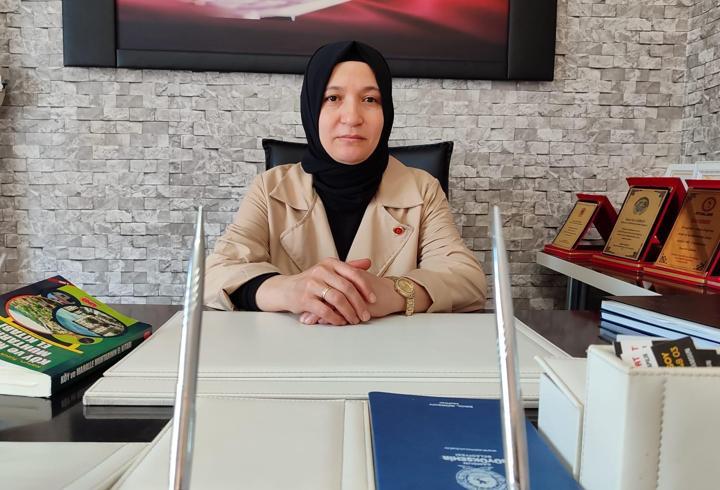 Salıpazarı'nın ilk kadın muhtarı mazbatasını aldı
