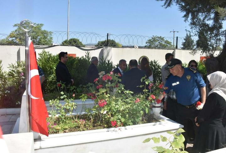 İzmir'de Kurban Bayramı öncesi şehitlik ziyareti