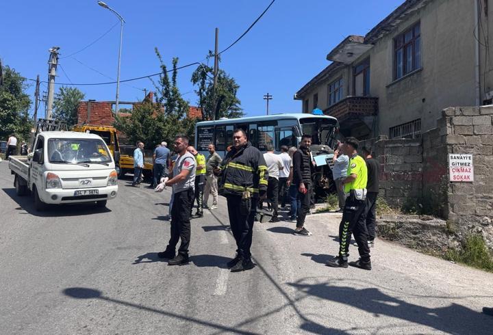 Zonguldak'ta Minibüs Kazası: 14 Yaralı