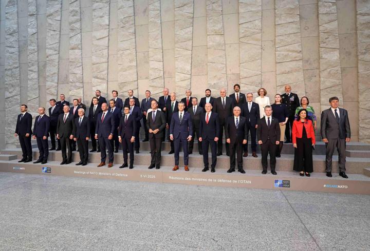 Bakan Güler, NATO'da aile fotoğrafı çekimine katıldı