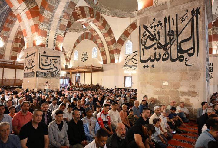 Edirne'de bayram namazında Eski Cami doldu
