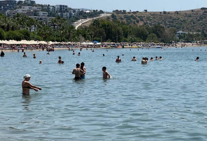 Bodrum'da plajlarda 'bayram' yoğunluğu 