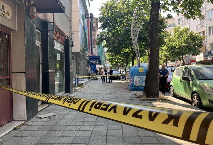 Cadde ortasında başından vurularak öldürüldü