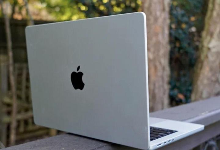 M6’lı MacBook Pro’da OLED ekran olacak